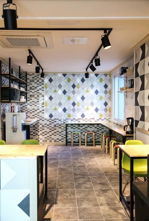 Moiri Guesthouse Йосу Екстериор снимка