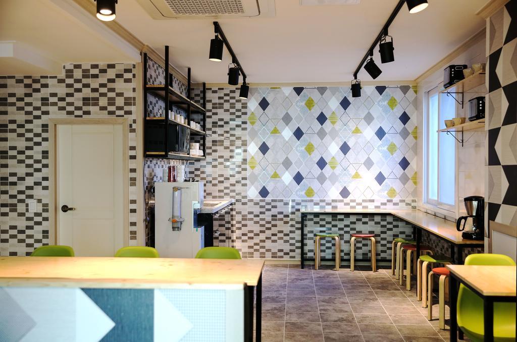 Moiri Guesthouse Йосу Екстериор снимка
