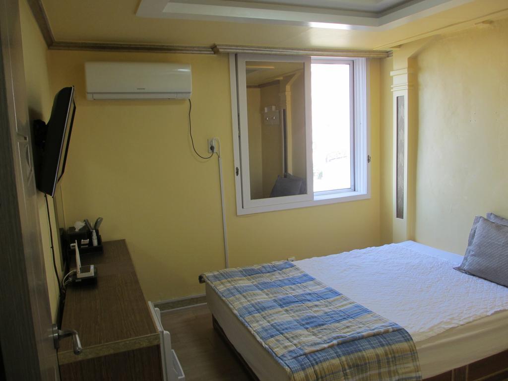 Moiri Guesthouse Йосу Екстериор снимка