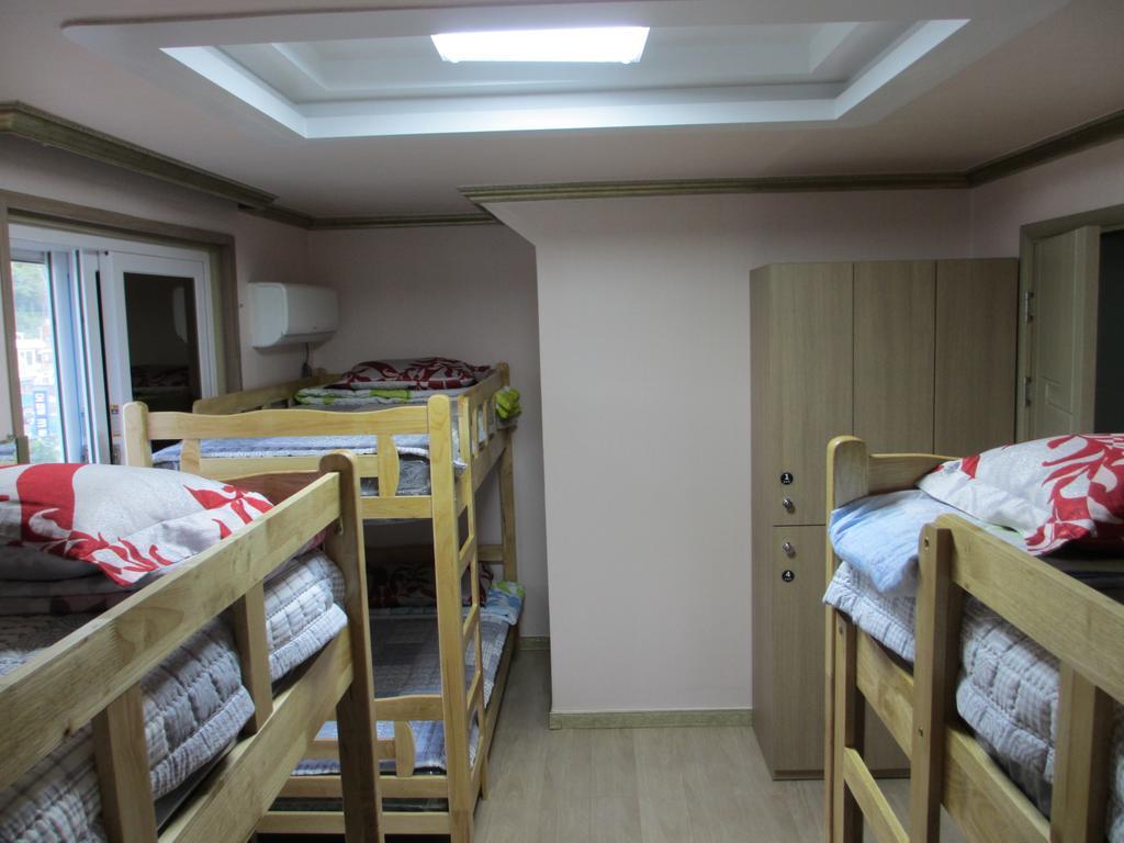 Moiri Guesthouse Йосу Екстериор снимка