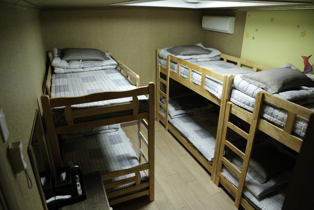 Moiri Guesthouse Йосу Екстериор снимка