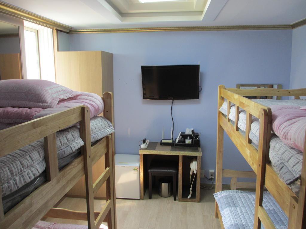 Moiri Guesthouse Йосу Екстериор снимка