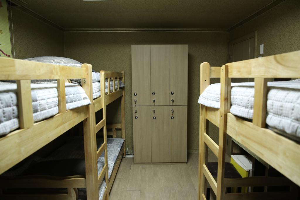 Moiri Guesthouse Йосу Екстериор снимка