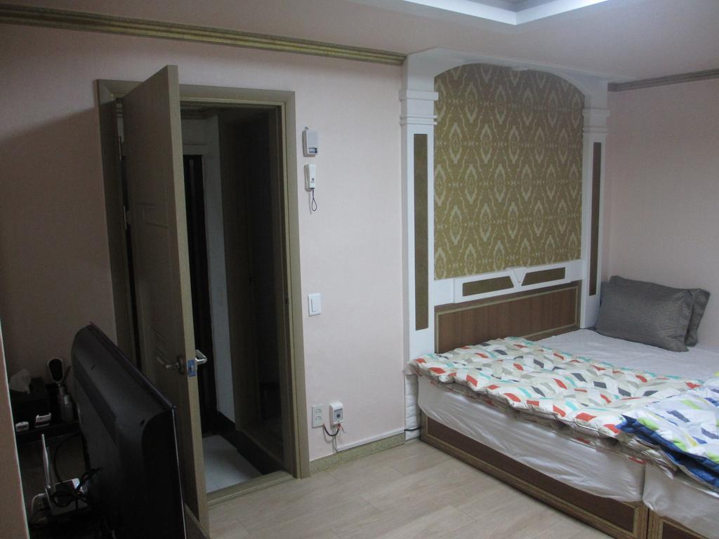 Moiri Guesthouse Йосу Екстериор снимка