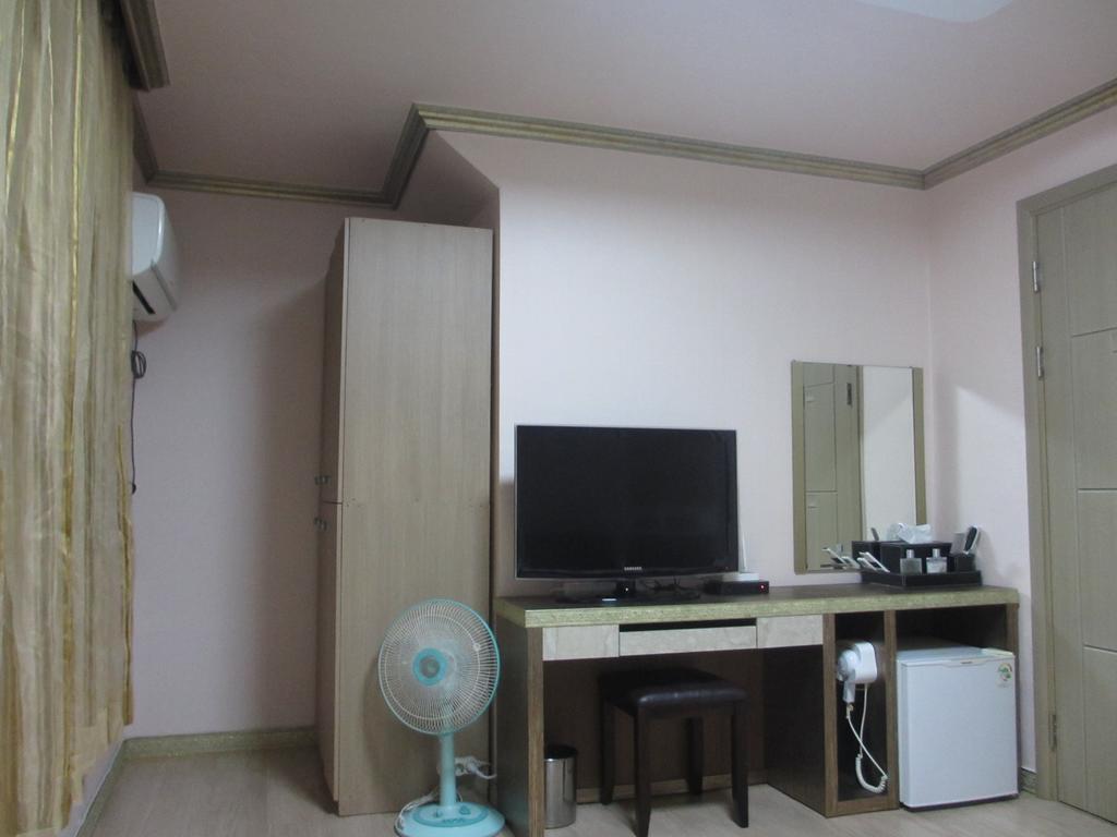 Moiri Guesthouse Йосу Екстериор снимка