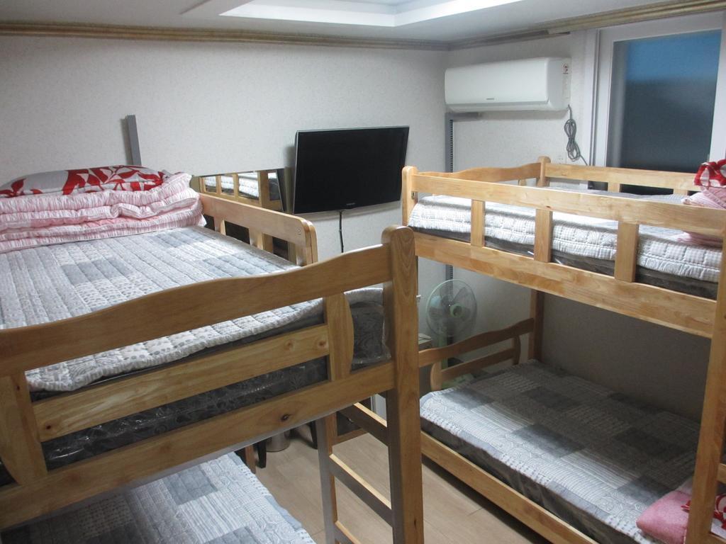 Moiri Guesthouse Йосу Екстериор снимка