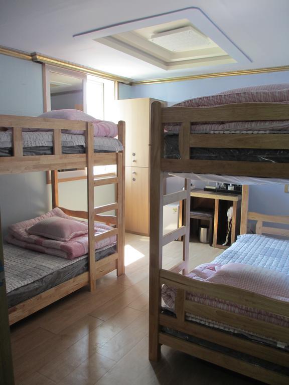 Moiri Guesthouse Йосу Екстериор снимка