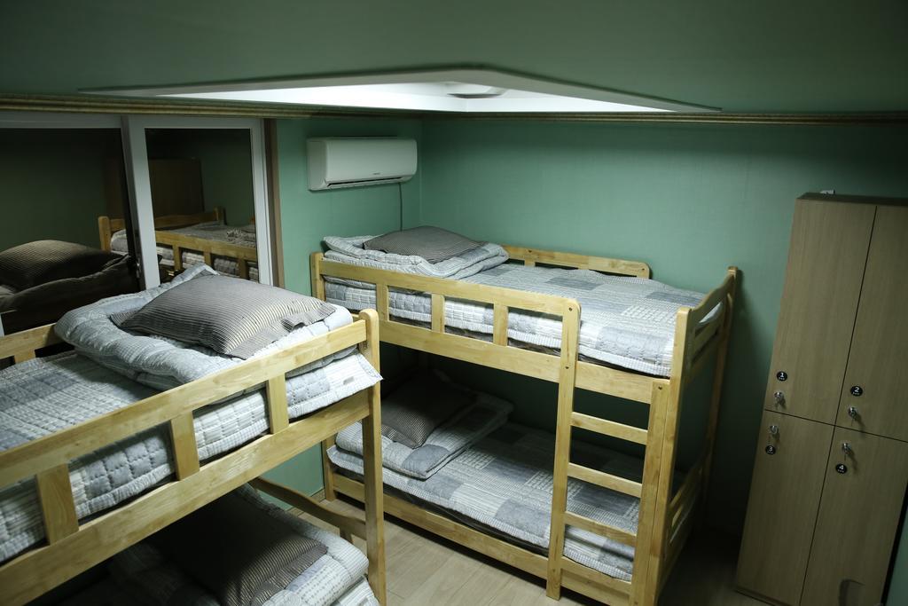 Moiri Guesthouse Йосу Екстериор снимка