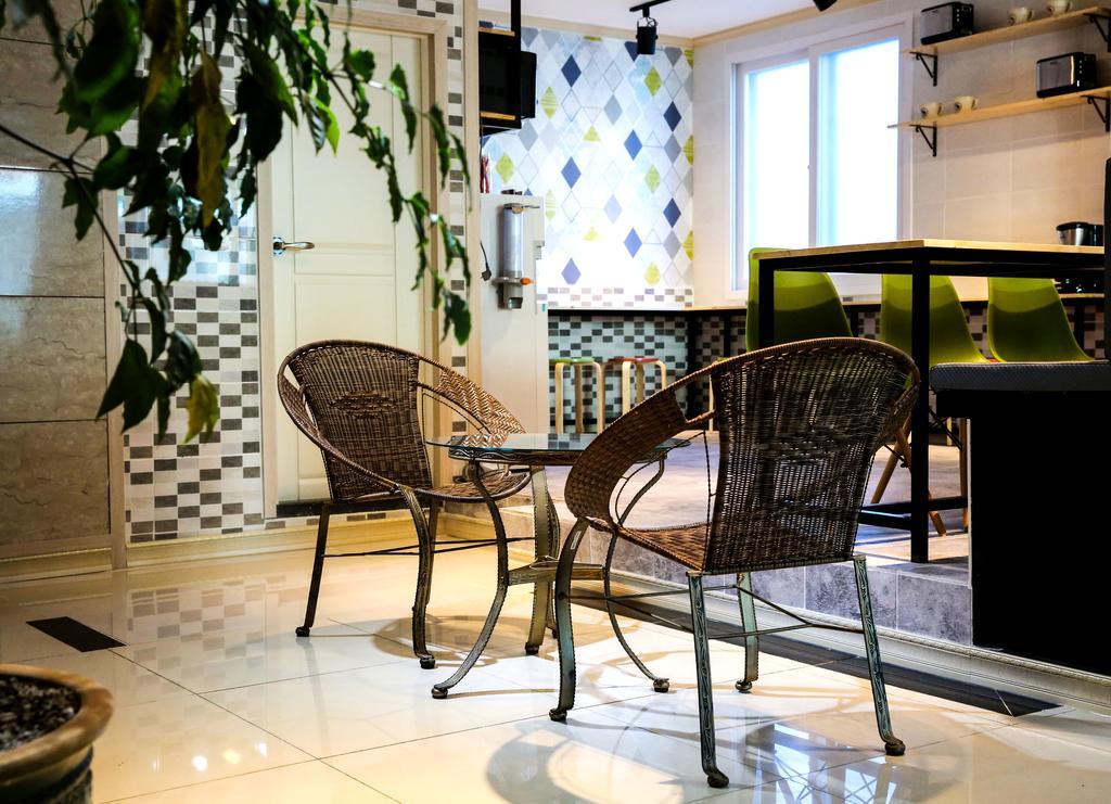 Moiri Guesthouse Йосу Екстериор снимка